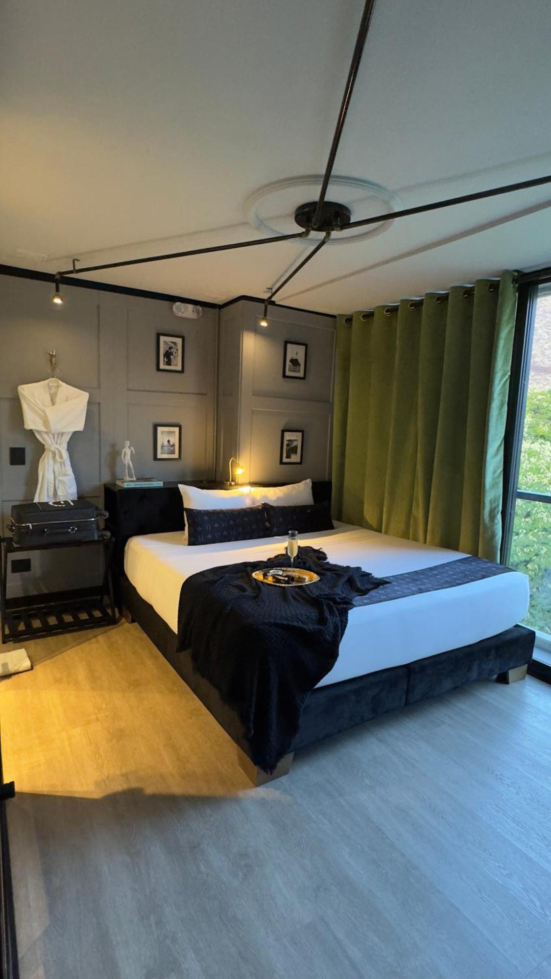Hotel Helene Medellin Bagian luar foto